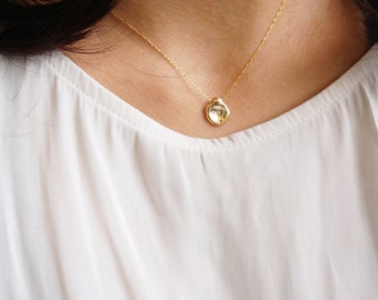 Delicate Minimalist Gold Coin Charm Necklace Aesthetic Necklace Simple Classic Gold Everyday Necklace For Woman Girlfriend Gift Idea