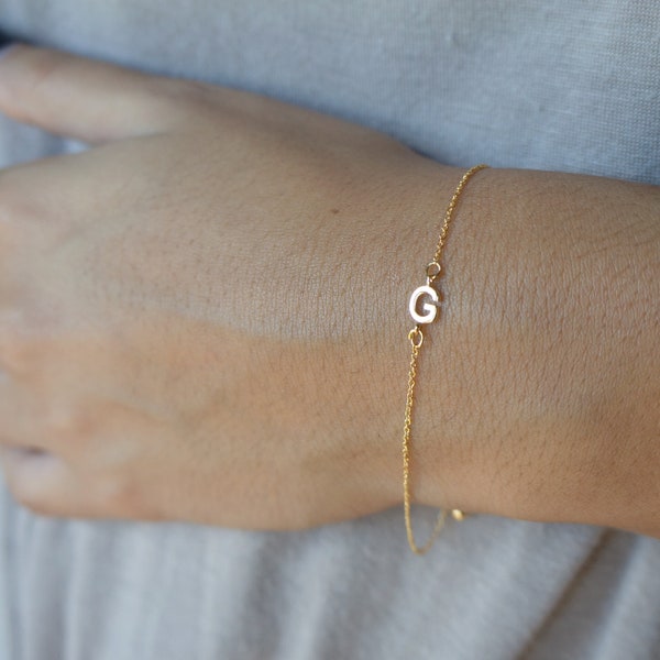 Kleine eerste armband delicate gouden brief armband cadeau voor meisjes vriendschap armband sierlijke sieraden voor vrouwen kleine sieraden