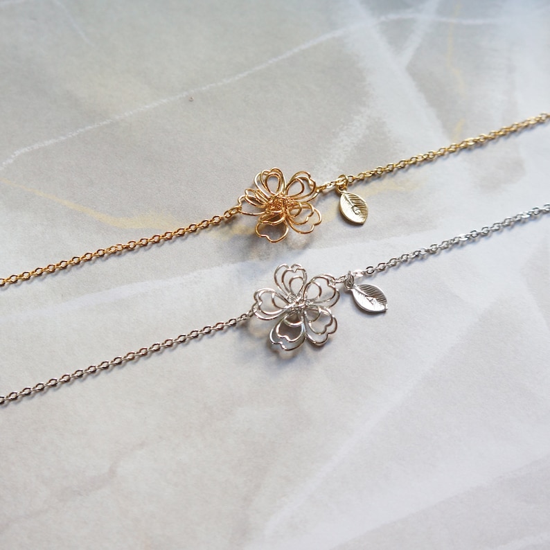 Personalized Flower Necklace Gold Wire Flower Pendant Tiny Etsy