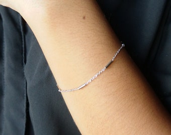 Delicada pulsera de cadena de acero inoxidable: un regalo de joyería minimalista