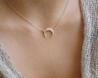 Collar de media luna de cristal dorado, colgante delicado, joyería lunar, collar llamativo, idea de regalo