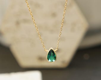 Collar con colgante de briolette de cristal verde, delicada cadena de oro, joyería para combinar con otras joyas.