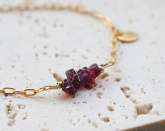 Tiny Garnet Beaded Bracelet, January Birthstone Jewelry, Gold Dainty Bracelet, Birthstone Bracelet, Gift for Her, Mother Gift Idea, cCustom