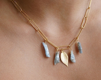 Collar de cristal de cianita en bruto, colgante de hoja de oro, piedra preciosa curativa