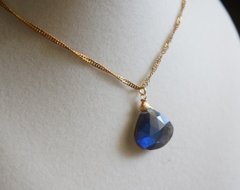 Natural Blue Labradorite Crystal Necklace, Gold Stainless Steel Chain – Aurora Borealis Gemstone