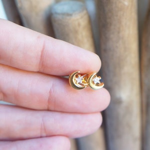 Petits clous d&#39;étoiles de lune en argent sterling messages minimalistes boucles d&#39;oreilles lune cadeau pour elle minuscules boucles d&#39;oreilles lune en or bijoux délicats