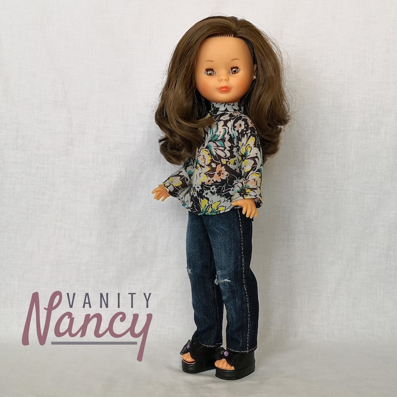 Blusa de cuello alto para Nancy de Famosa