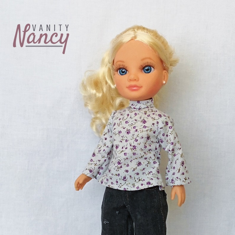 Blusa de cuello alto para Nancy de Famosa