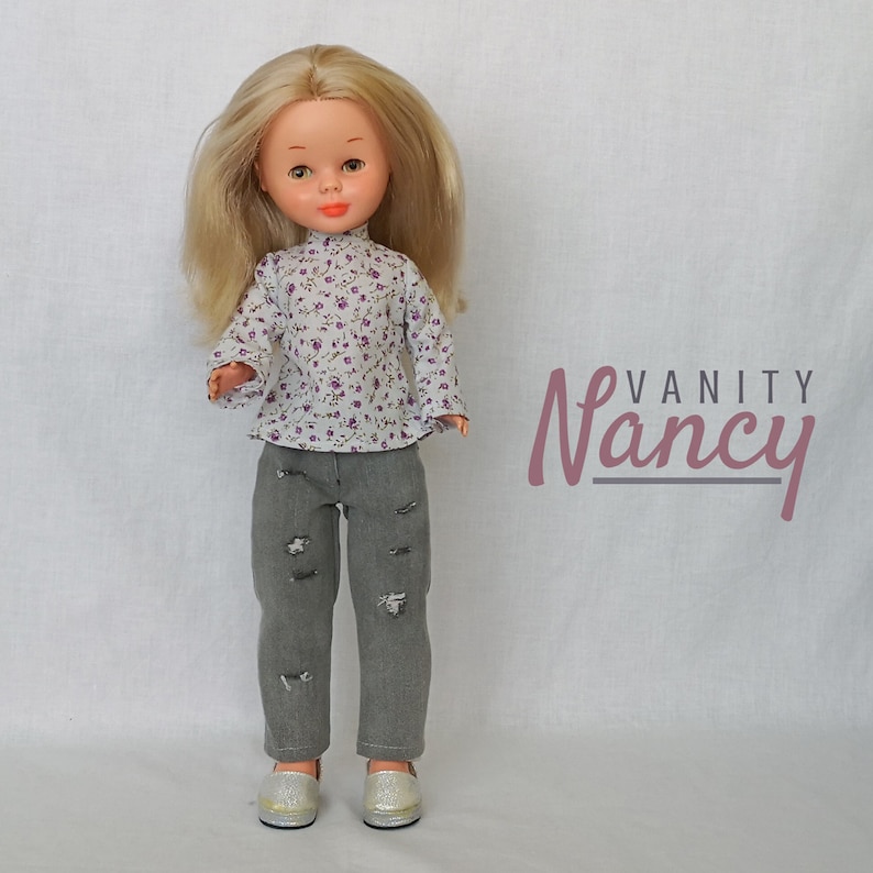 Blusa de cuello alto para Nancy de Famosa