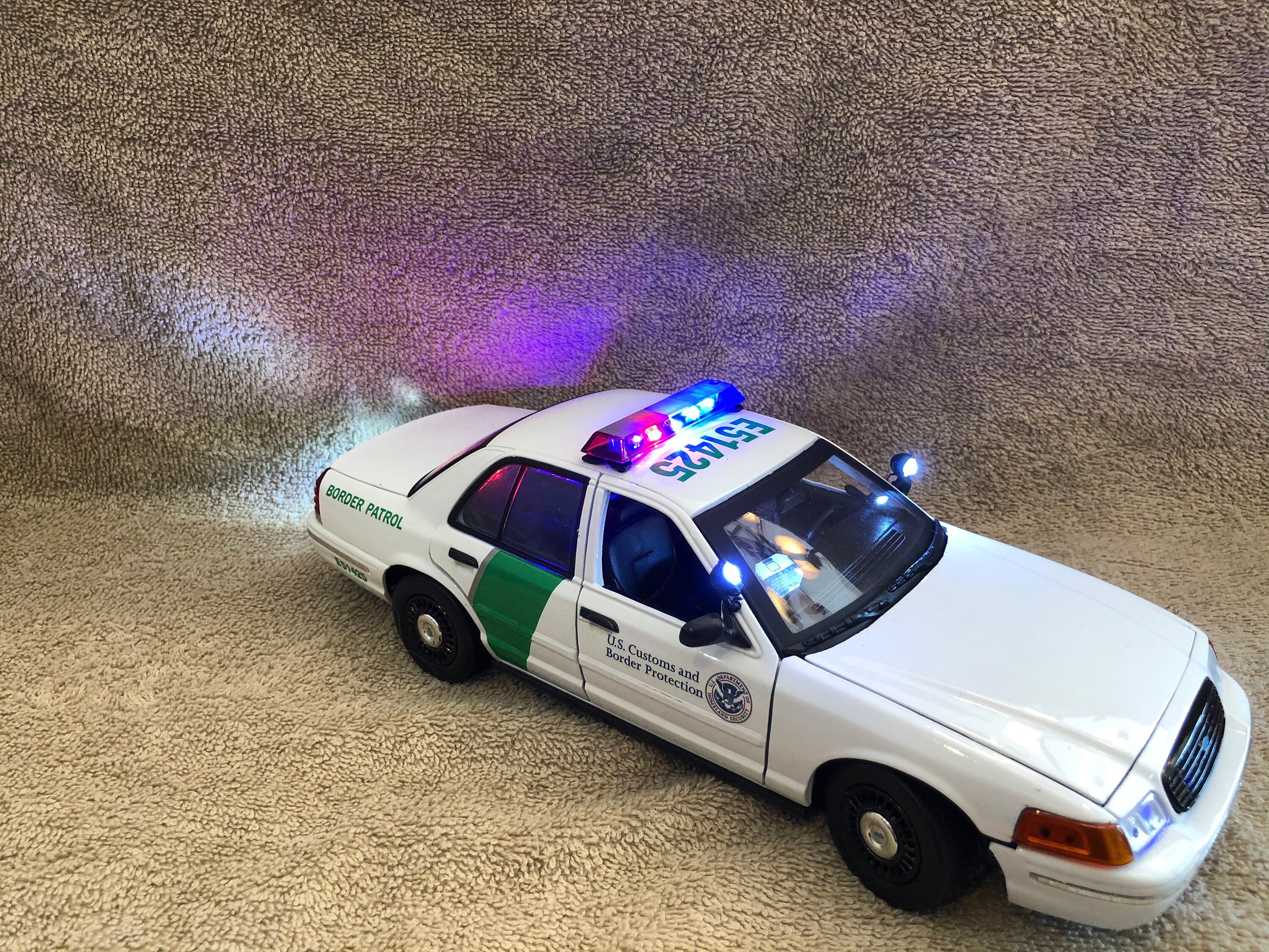 FORD CROWN VICTORIA 1/18 SCALE TORONTO POLICE DECALS FOR 2 CARS FORD CROWN VICTORIA 1/18 SCALE TORONTO POLICE DECALS FOR 2 CARS