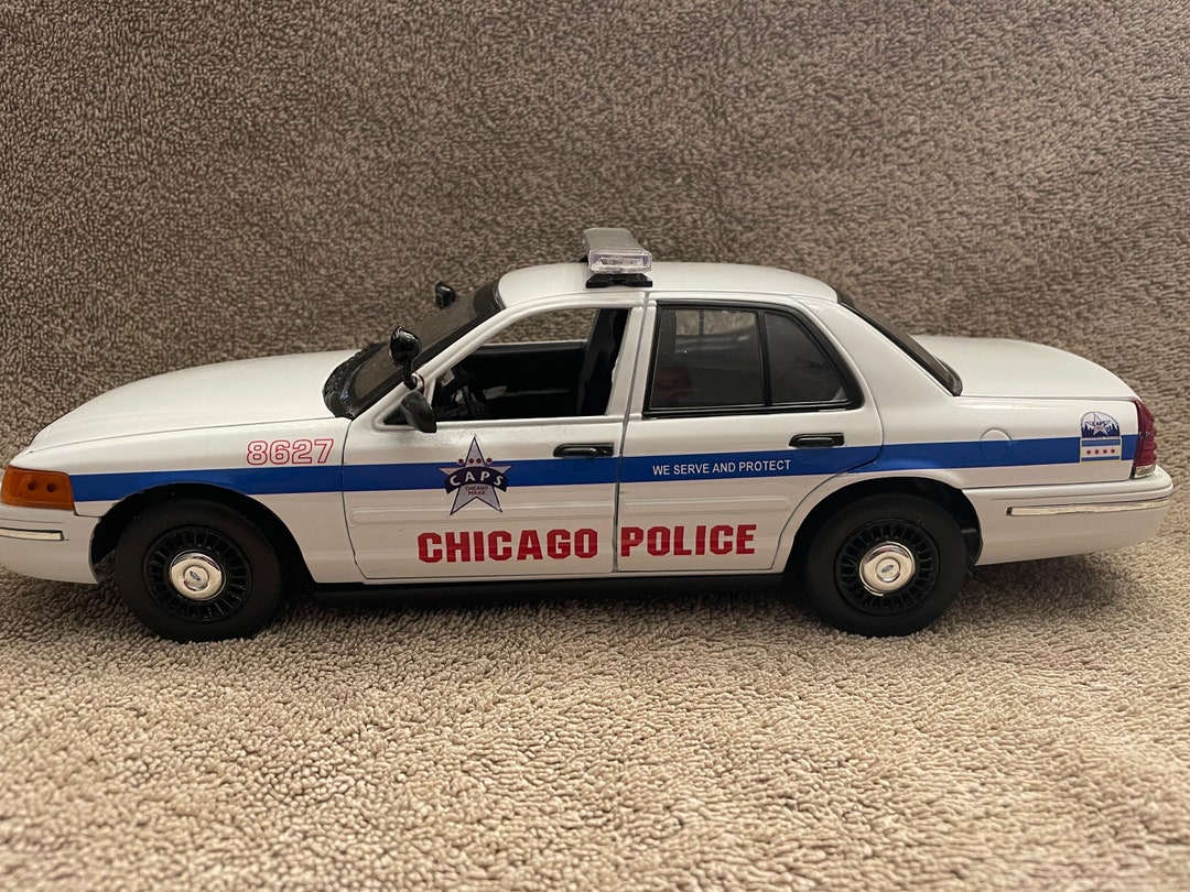 1/18 Scale Chicago PD Ford Crown Victorian Model Police Car Replica With Working Lights and 4
