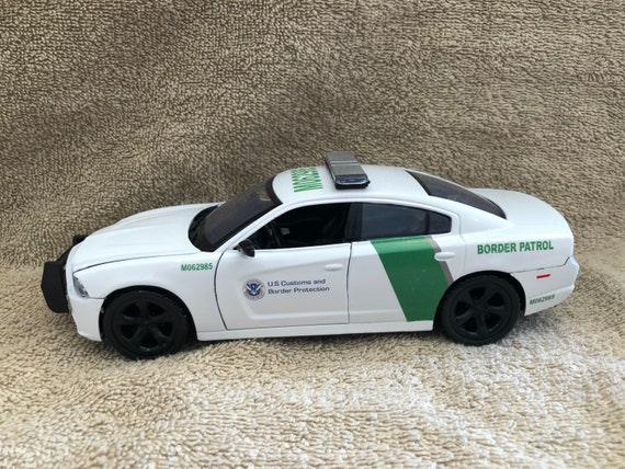 ダッジ・チャージャー 州警察ミニカー Amazon.co.jp: 1/43 ダッジ