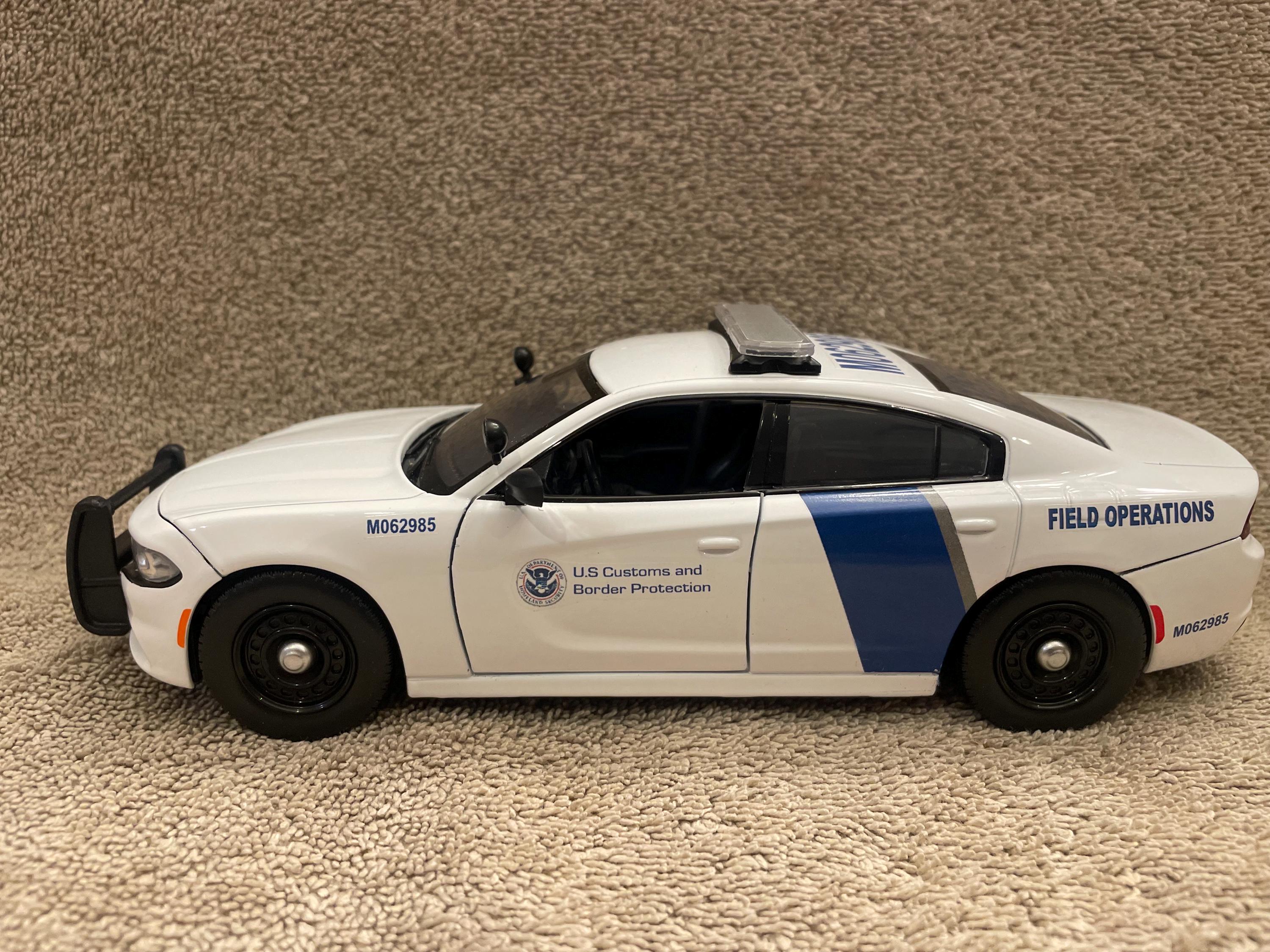 1/18 police cars with lights - Etsy 日本