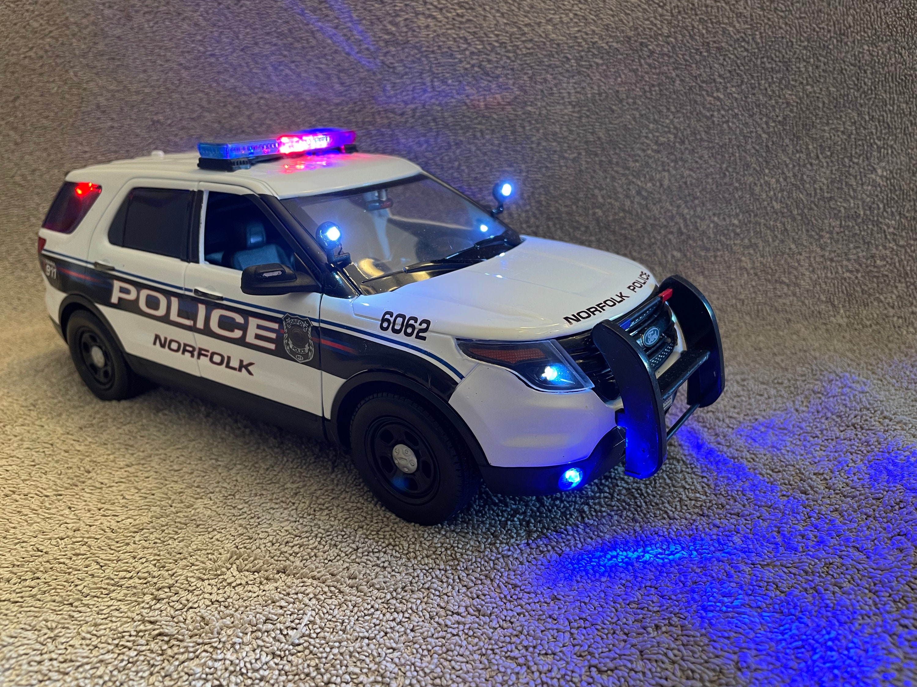 1/18 スケール ノーフォーク バージニア州警察署 ダイキャスト モデル