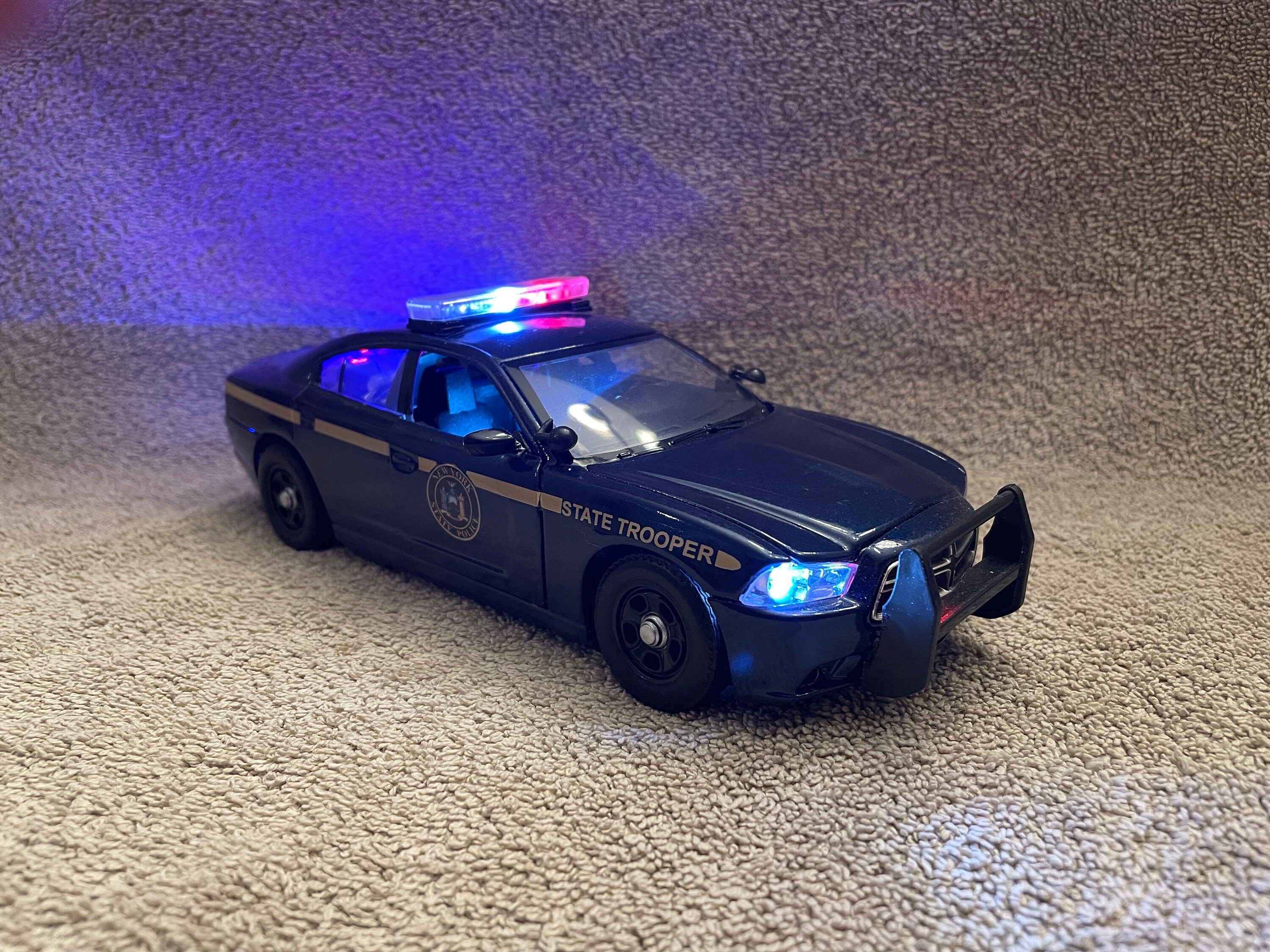 ダッジ・チャージャー 州警察ミニカー 1/24スケールのニューヨーク州警察のダイキャストモデルカー