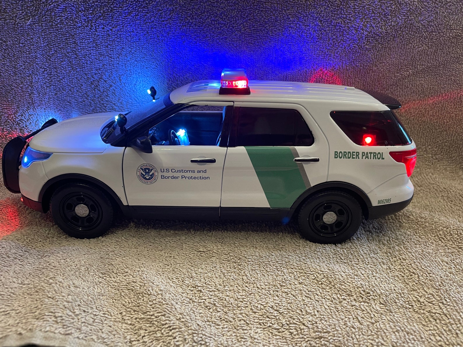 Explorer Border 1/18 Scale US Border Patrol Die-cast Ford Explorer Model Replica With ...