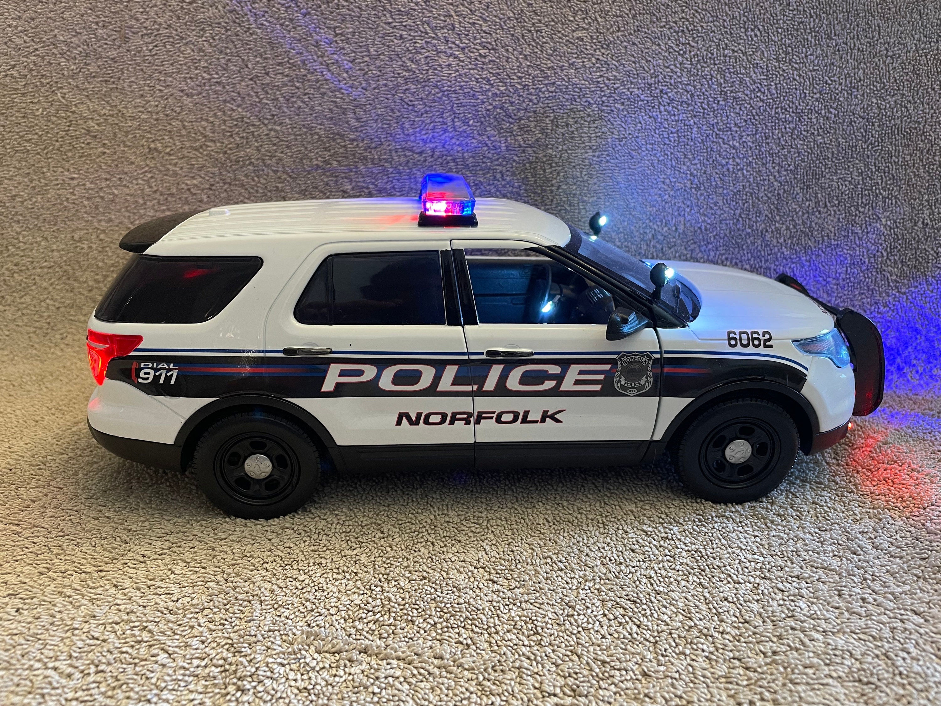1/18 スケール ノーフォーク バージニア州警察署 ダイキャスト モデル