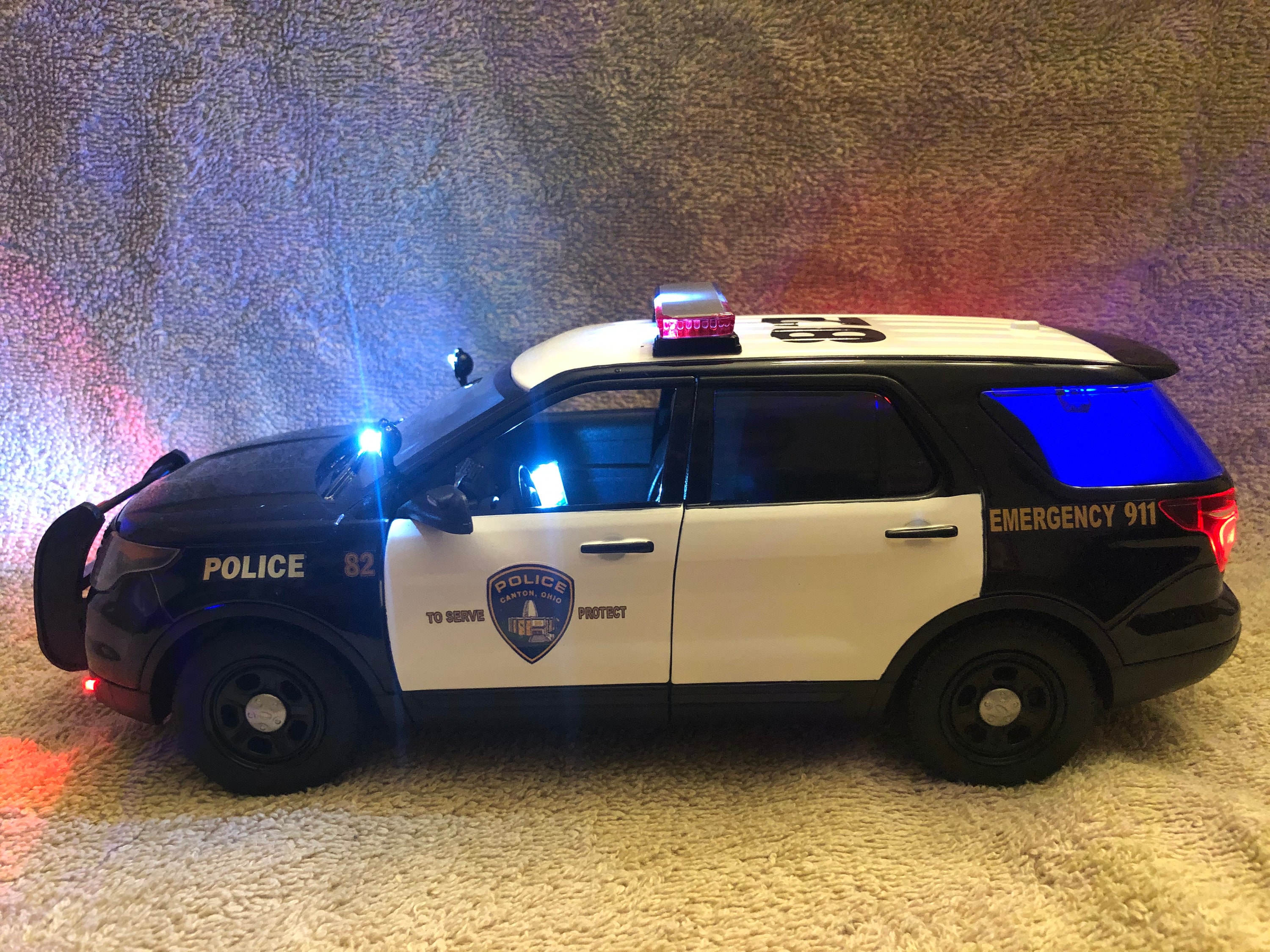 1/18 Scale Canton Ohio Police Die-cast Ford Explorer Model picture