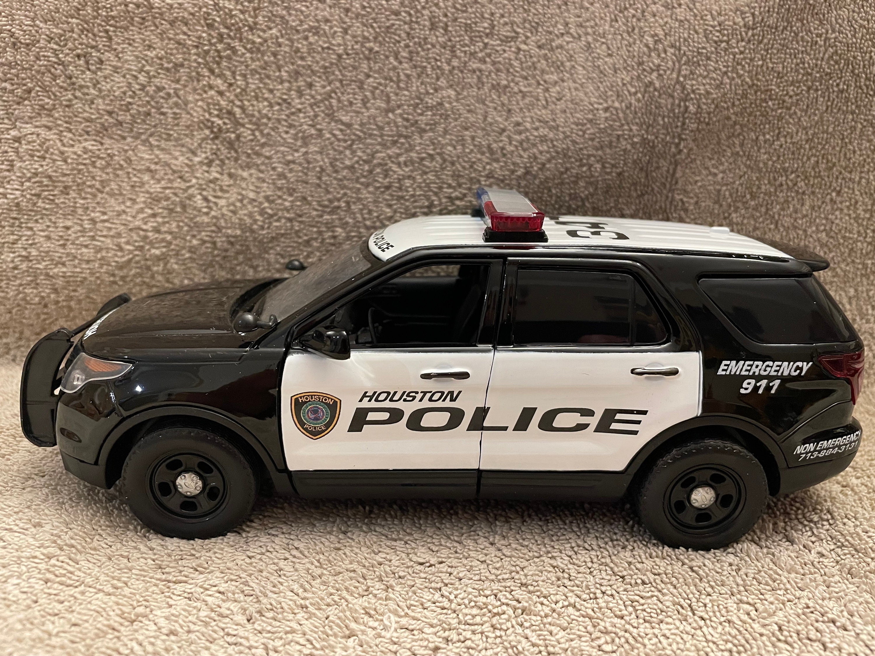 1/24 Scale Houston Texas Police  Dept die cast model car  Ford Explorer with factory installed lights and siren