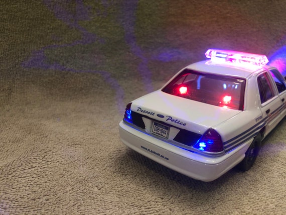 1 24 Scale Detroit Michigan Police Ford Crown Vic With Working Lights and Siren Etsy Canada
