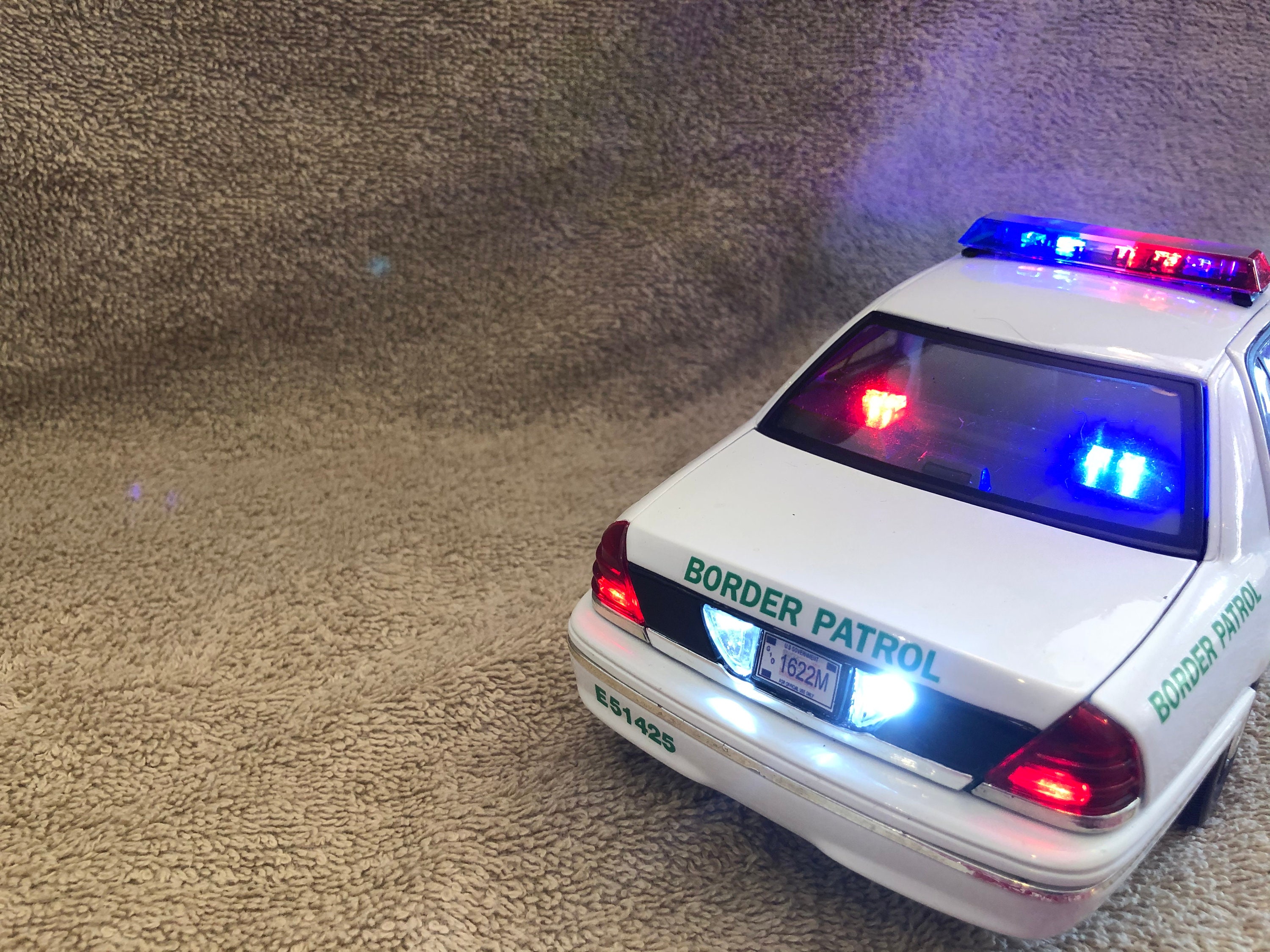 FORD CROWN VICTORIA 1/18 SCALE TORONTO POLICE DECALS FOR 2 CARS FORD CROWN VICTORIA 1/18 SCALE TORONTO POLICE DECALS FOR 2 CARS