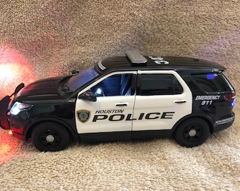 1/24 scale Houston Texas Diecast Ford Explorer model car with working lights and siren