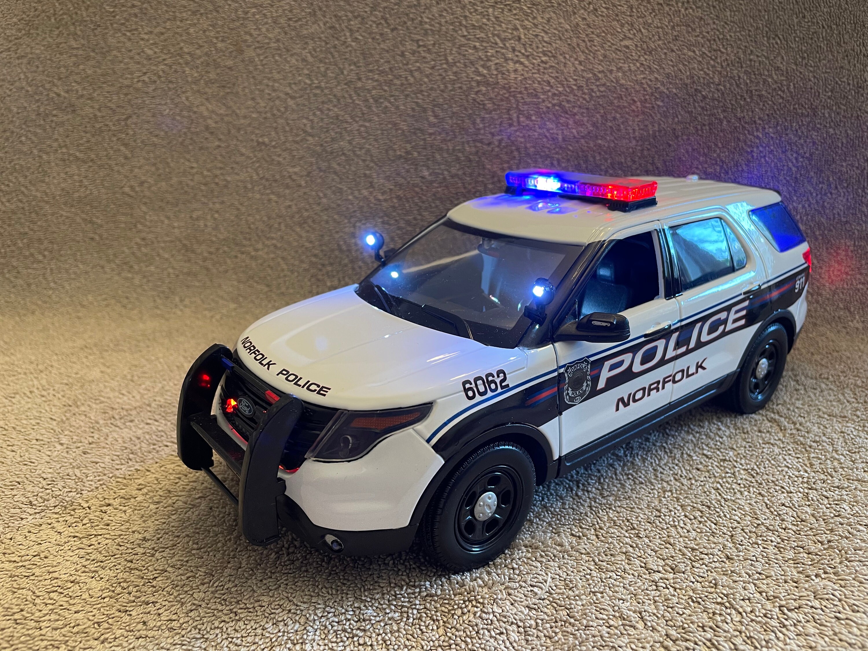1/18 スケール ノーフォーク バージニア州警察署 ダイキャスト モデル