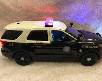 1/18 scale Florida State Trooper K-9 unit Police  die-cast Ford Explorer model replica with working lights and 4 tone siren