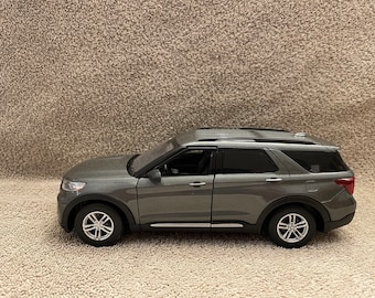 1/24 Dark Gray unmarked 2022 Ford Police Explorer diecast model replica with working lights and siren