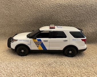 Coche en miniatura fundido a presión de la policía estatal a escala 1/24, Ford Explorer, luces que no funcionan