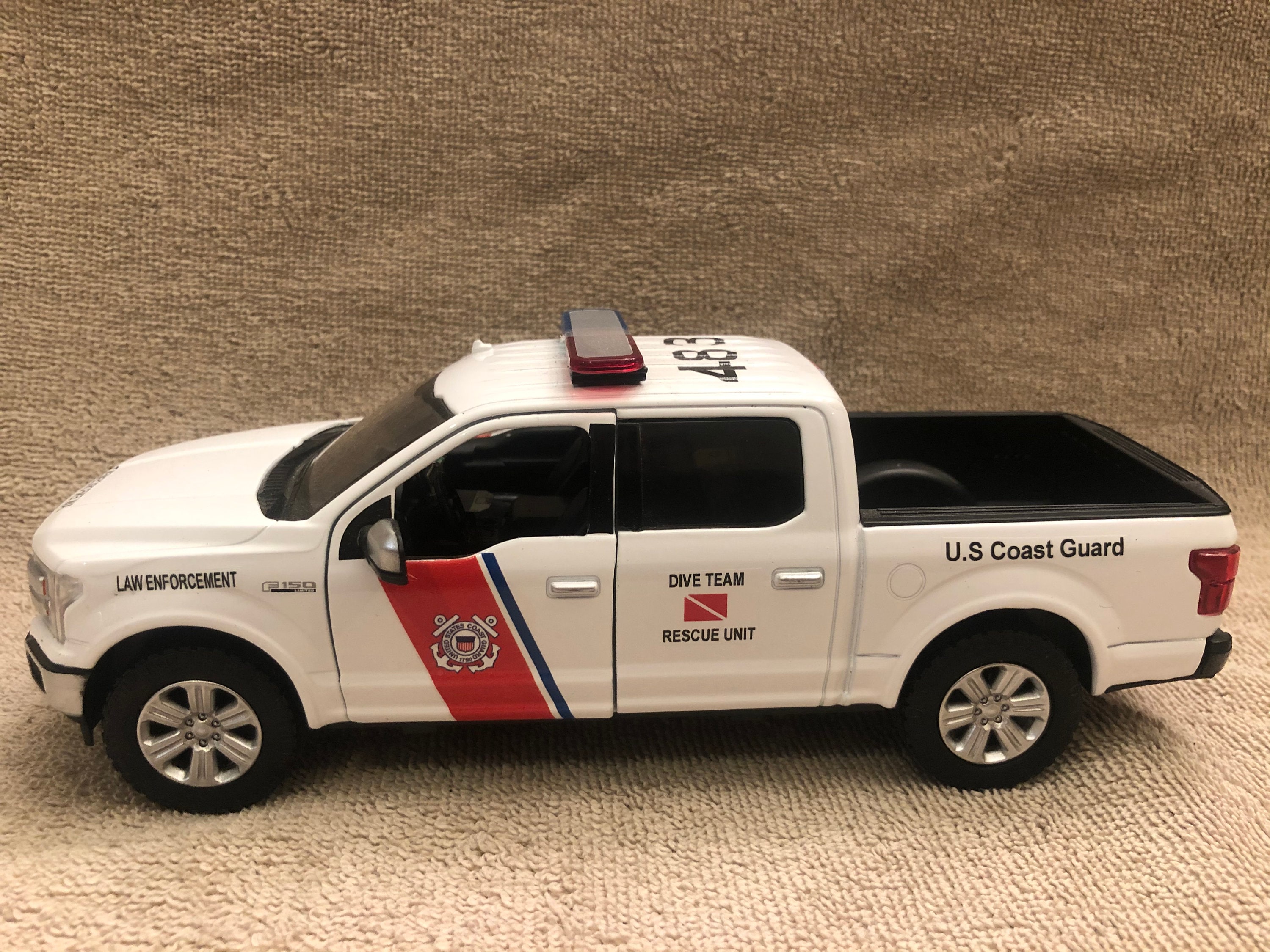 1/24 Scale US Coast Guard Diecast Ford F-150 pickup with working lights and siren