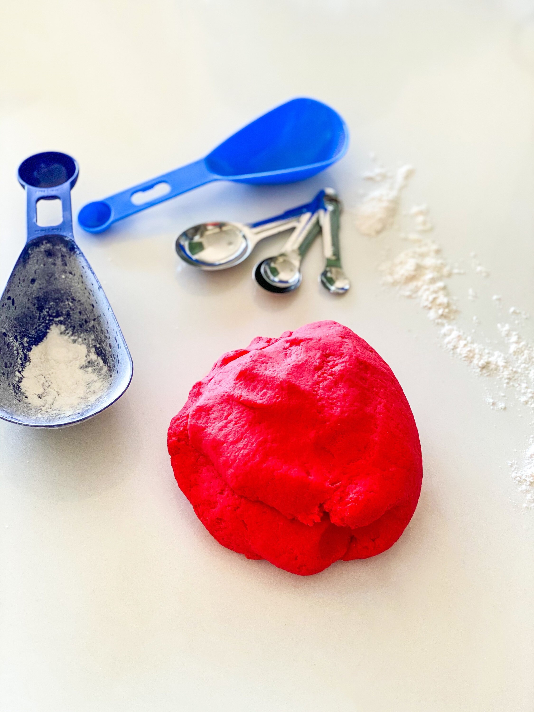 Rainbow Play Dough activity kit, includes (5) containers of handmade allnatural playdough in a