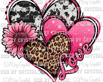 Puede incluir: Un diseño gráfico con tres corazones superpuestos y un girasol rosa a la izquierda. Un corazón tiene estampado de vaca en blanco y negro, otro es rosa sólido con puntos blancos y el tercero tiene estampado de leopardo marrón. La palabra Love es rosa.