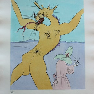 K&ouml;nnte beinhalten: Ein surrealistischer Druck mit einer gelben, menschen&auml;hnlichen Figur mit einer langen, rosa Zunge und einer Figur mit gr&uuml;nem Hut und rosa Kleid. Der Druck ist auf einem hellblauen Hintergrund mit einer lila und wei&szlig;en Landschaft im Hintergrund. Der Druck ist vom K&uuml;nstler signiert.