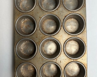 Vintage  Mirro Aluminum 12 cup Cupcake pan Baking / Food Photography