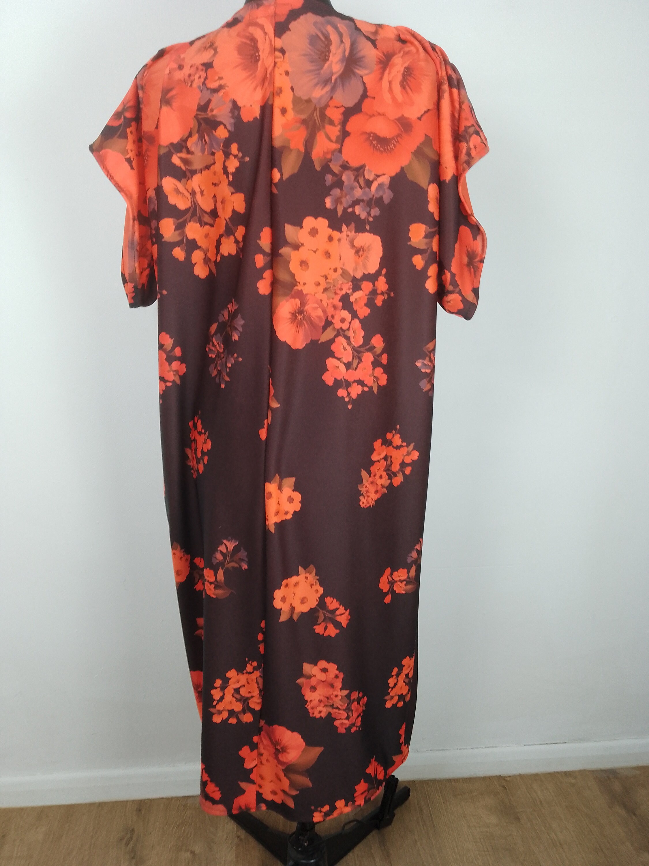orange and black jersey dress Black and Orange Full Jersey V-neck Dress Size 18 Midi Length, 44 in Nape  to Hem