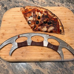 Klingon Bat&#39;leth Pizza Cutter