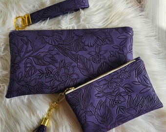 Cartera de mano de piel sintética hecha a mano con cuatro ranuras para tarjetas y bolsa a juego, color berenjena