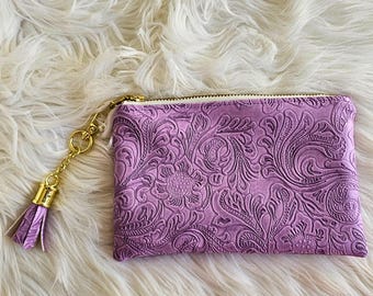 Bolsa de piel sintética con cremallera en relieve hecha a mano / Bolsa de maquillaje / Monedero / Cartera pequeña / Lila