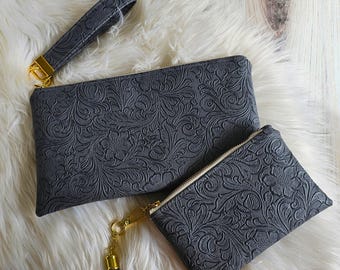 Cartera de mano de piel sintética hecha a mano con cuatro ranuras para tarjetas y bolsa a juego, color gris