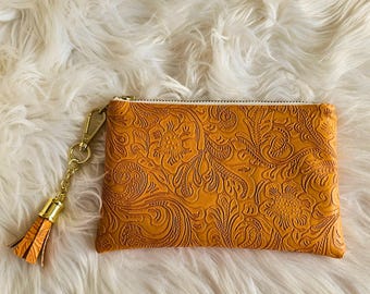 Bolsa de piel sintética con cremallera en relieve hecha a mano / Bolsa de maquillaje / Monedero / Cartera pequeña / Marigold