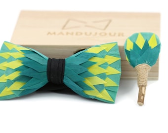 Conjunto de pajarita y prendedor de solapa con plumas eléctricas: pavo real y faisán hecho a mano
