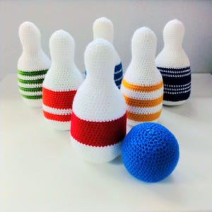 Crochet Pattern Bowling Game, Kids Skittle Set, gift for first birthday, play and learn colours and numbers. English Amigurumi PDF Pattern.