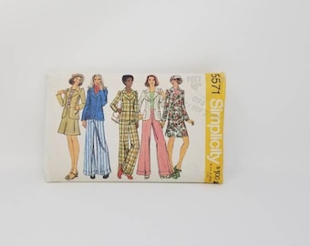 Simplicity Pattern 5571, Size 10, © 1973 Simplicity Pattern Company Inc,  Misses&#39; Unlined jacket, mini-skirt and pants