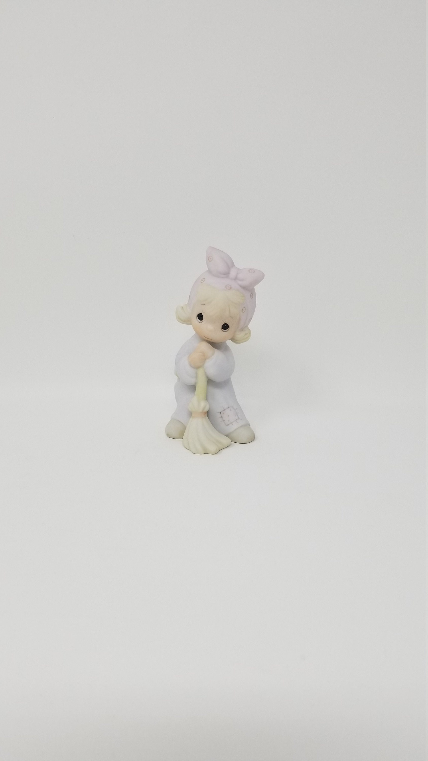 Precious Moments, Isn't He Precious, 522988, Production Mark: Bow and Arrow