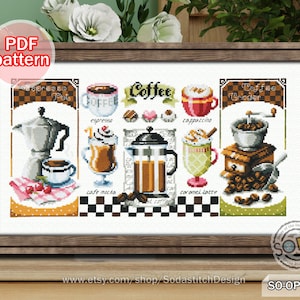 Peut inclure: Modèle de point de croix représentant différents types de café, dont l'espresso, le cappuccino, le café mocha et le latte caramel. Le motif comprend également un moulin à café et une cafetière. Le motif est de style vintage avec un fond à carreaux.