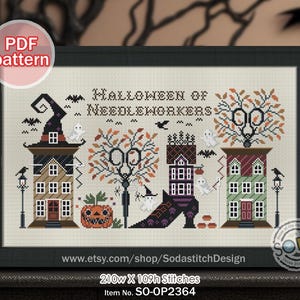 Può includere: Schema a punto croce incorniciato a tema Halloween. Il design include tre case, fantasmi, pipistrelli e una zucca. Il testo "HALLOWEEN OF NEEDLEWORKERS" è visualizzato sopra le case. Lo schema è di 210w X 109h punti.