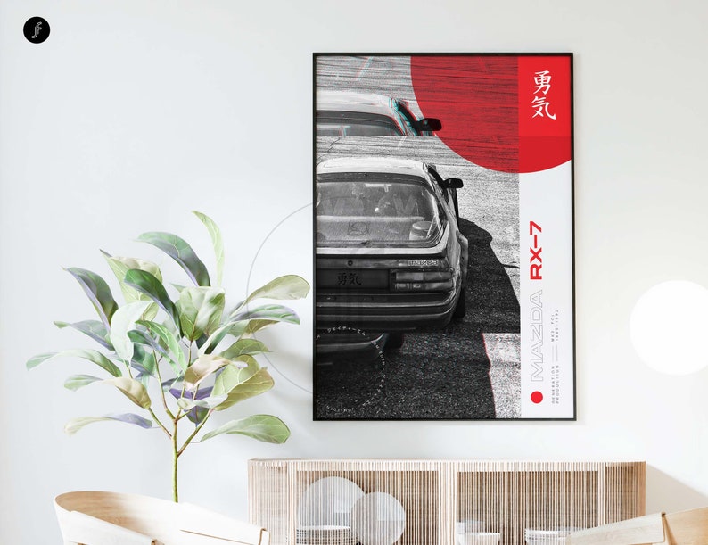 Puede incluir: Un p&oacute;ster en blanco y negro con un c&iacute;rculo rojo y texto japon&eacute;s. El p&oacute;ster presenta una foto en blanco y negro de un autom&oacute;vil deportivo Mazda RX-7. El texto en el p&oacute;ster dice "Mazda RX-7" y "夢気".