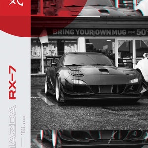 K&ouml;nnte beinhalten: Ein schwarzer Mazda RX-7 FD3S Sportwagen mit einem modifizierten Frontsto&szlig;f&auml;nger und gro&szlig;en R&auml;dern. Das Auto ist vor einem Gesch&auml;ft mit einem Schild geparkt, auf dem "Bring Your Own Mug for 50c" steht.