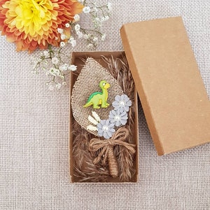 Page Boy bruiloft knoopsgat, knoopsgat bruiloft beste kleine man, knoopsgat dinosaurus Page Boy/beste kleine man, boutonnière, rustieke boutonnière.